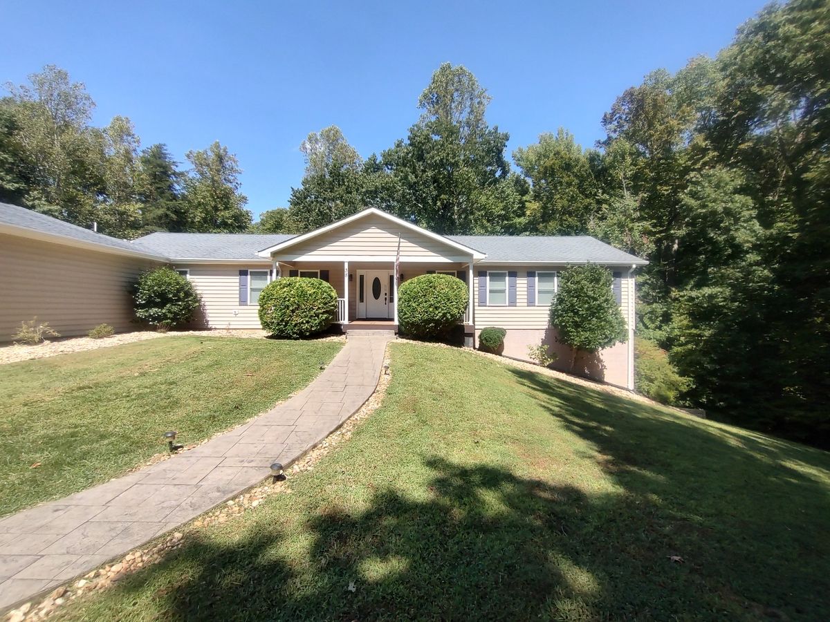 Pruning trees & shrubs for Lakeside Landscaping  in Gordonsville, VA
