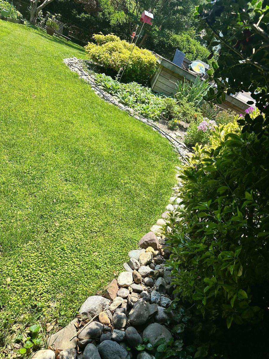 Garden edging and raised beds for Matteo Hardscapes in Towson,  MD