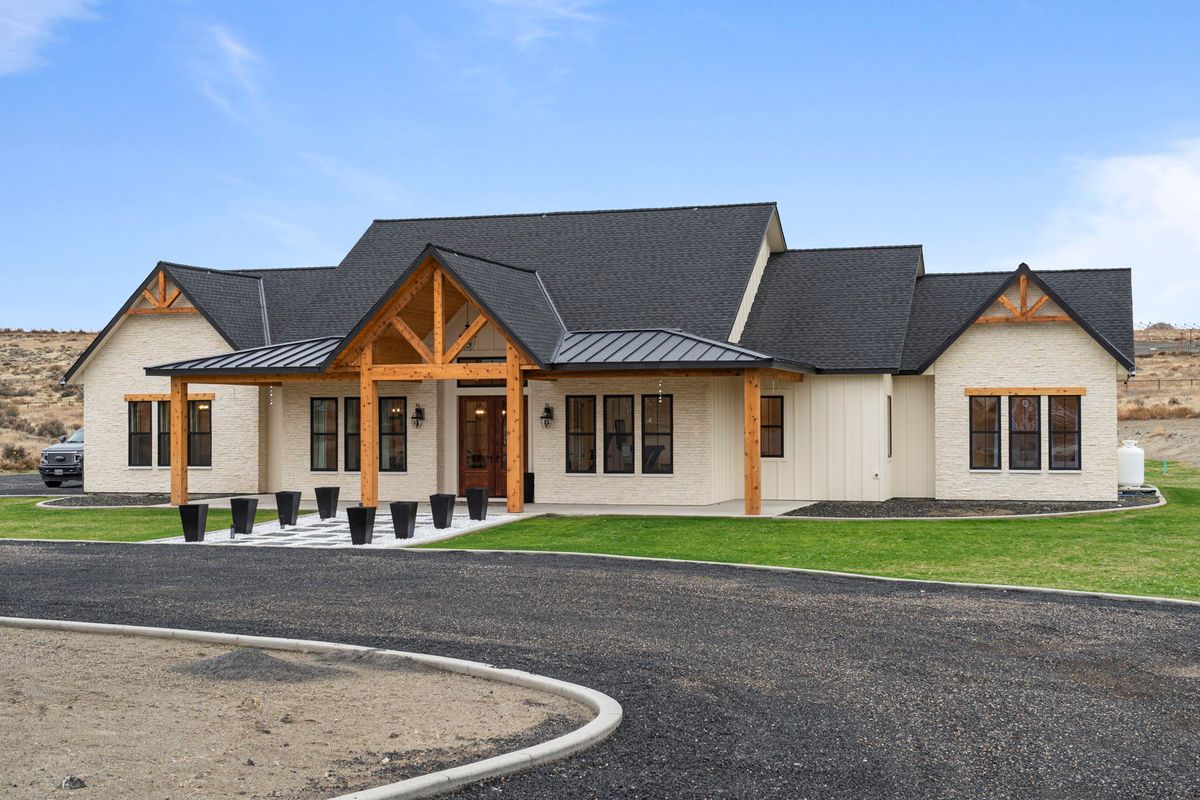 Custom Home Construction for Genuine Homes LLC in Franklin County, WA