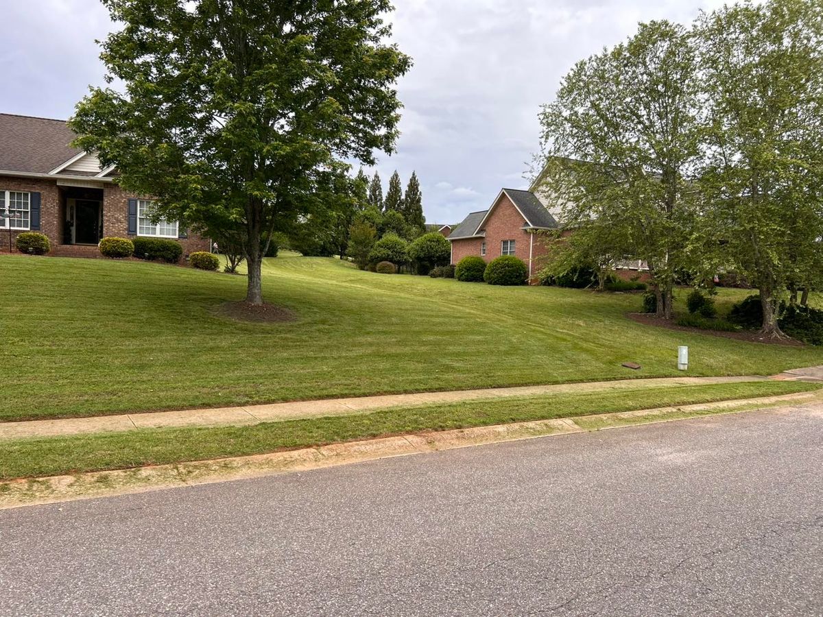 EDGING AND TRIMMING for Land Legends Landscapes LLC in Kings Mountain, NC