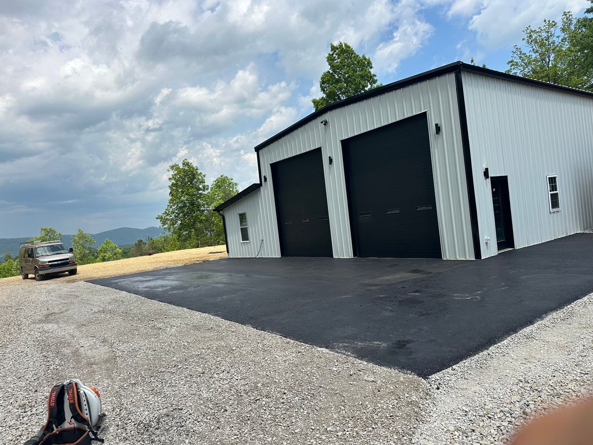 Asphalt Paving for Metzler Paving and Sealcoating LLC in Jacksboro, TN