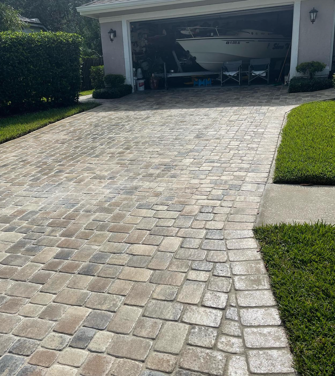 Concrete and Sidewalk Cleaning for WSL Cleaning in Orlando, FL