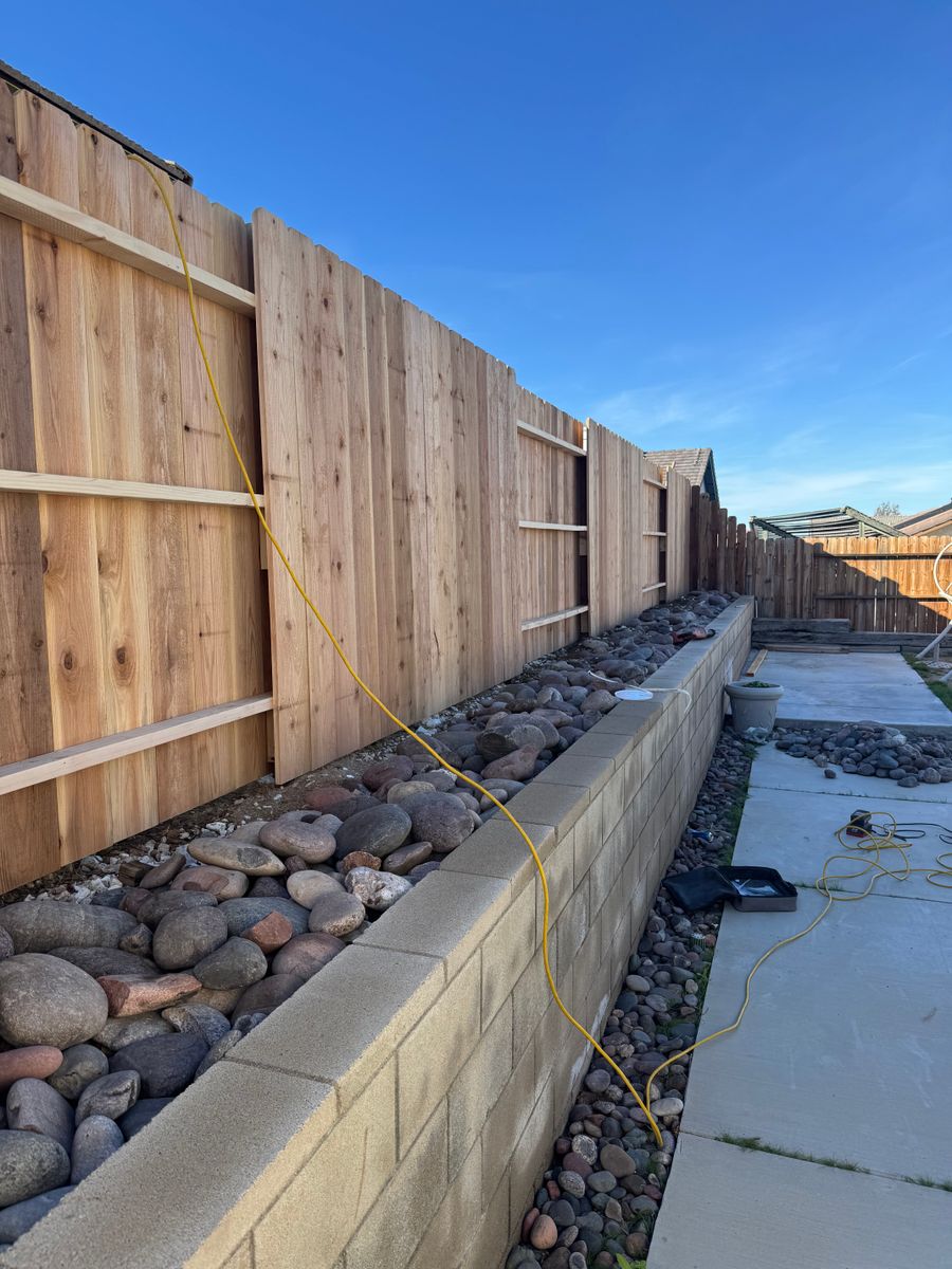 Commercial Fence for Ellis Fence CO in Barstow, CA