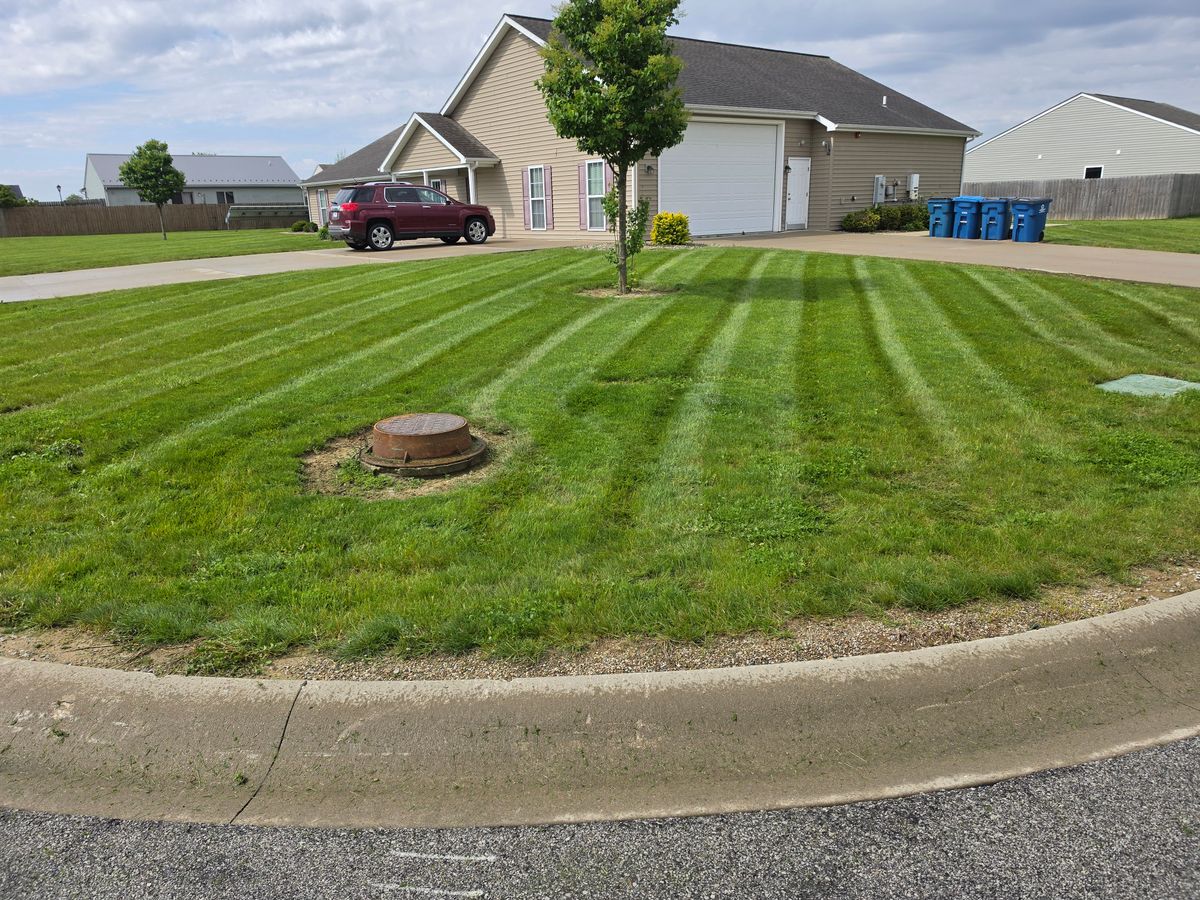 Lawn Mowing for Stout Mowing & Services LLC in Huntington, IN