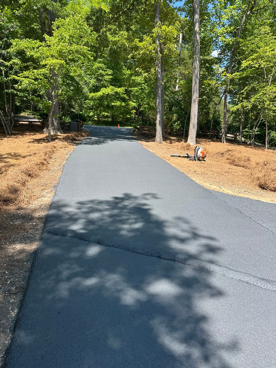 Asphalt Seal Coating for Metzler Paving and Sealcoating LLC in Jacksboro, TN