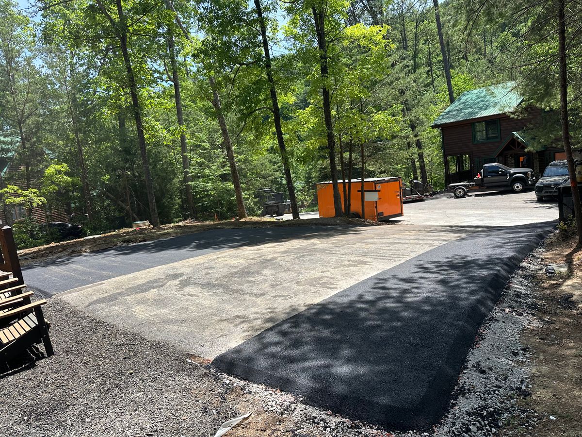 Asphalt Patching for Metzler Paving and Sealcoating LLC in Jacksboro, TN