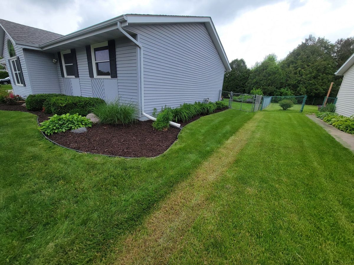 Mulch Installation for Austin's All Season's Services LLC in Watertown, WI