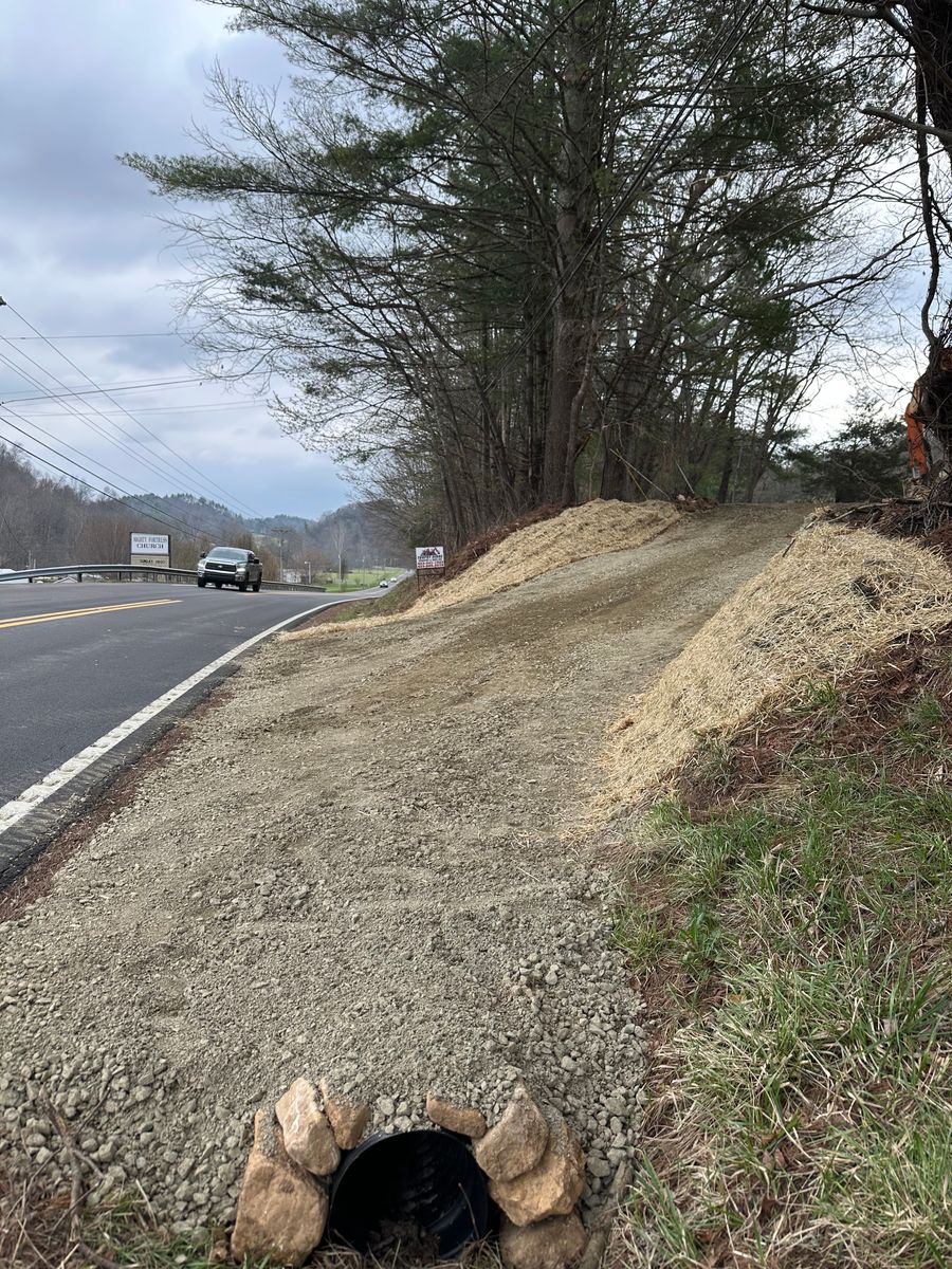 Grading and Leveling for Trophy Ridge Grading & Hauling in Mountain City, TN