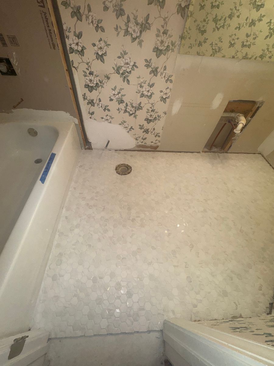 Tile Setting for A-L Tile in Saluda, SC