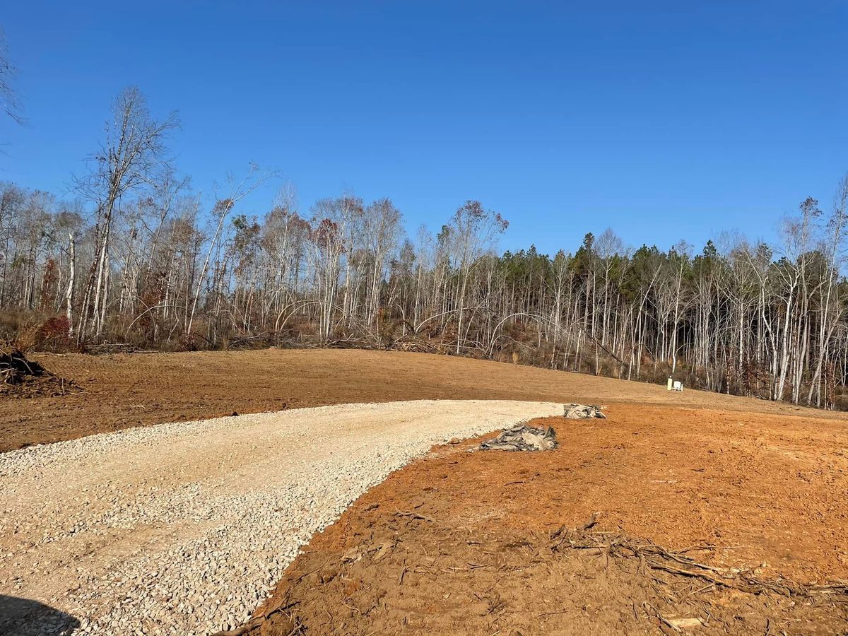 Gravel Driveways for DC Construction Company LLC in Clanton, AL