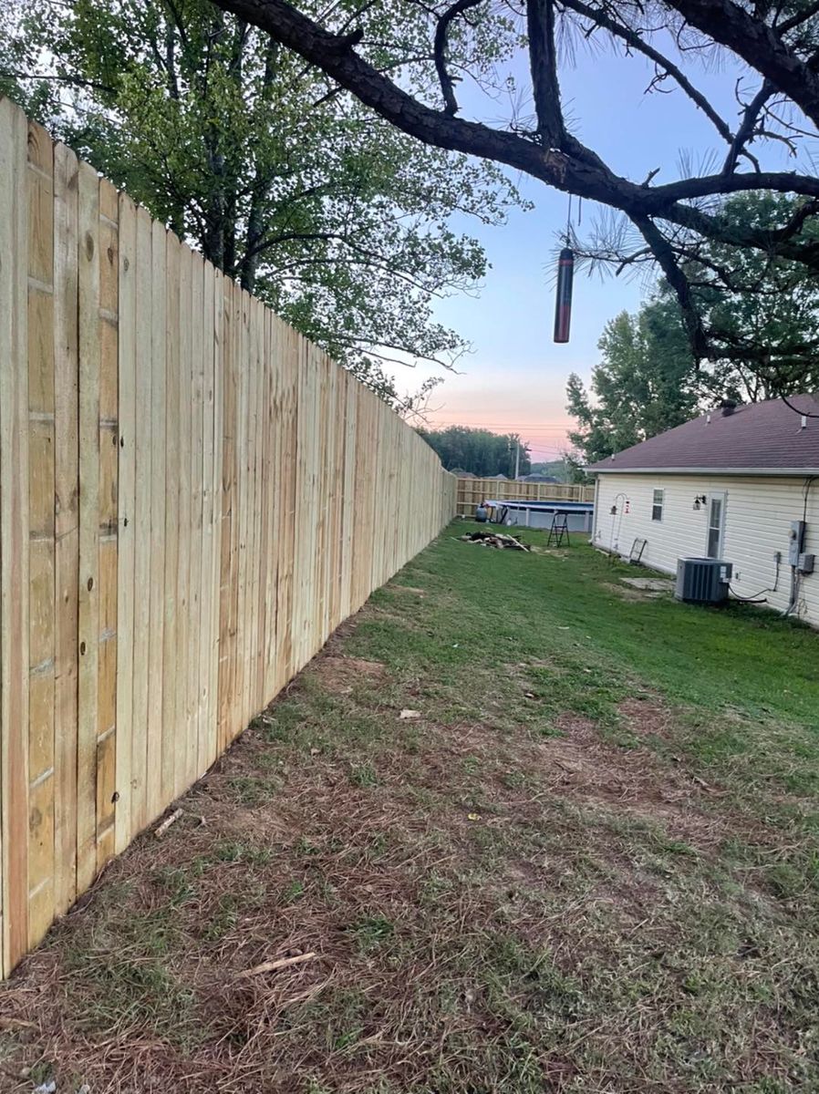 Fence Installation for County Line Construction LLC in Benton, Arkansas