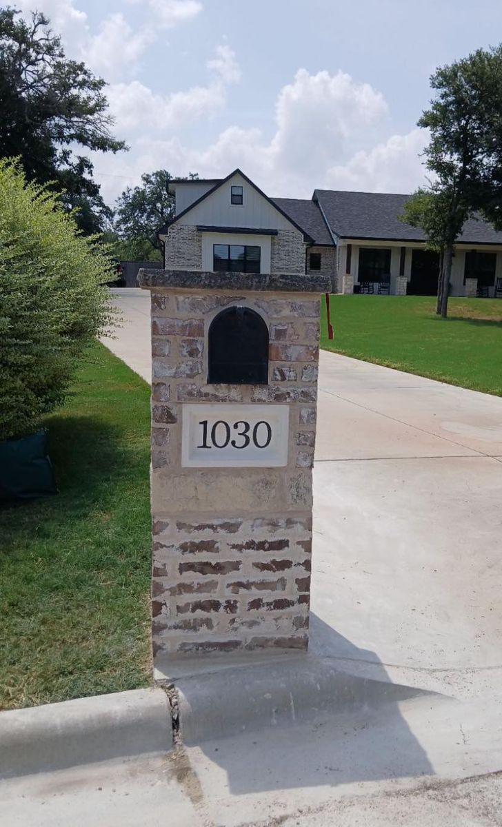 Mailbox, Flowerbeds & Retaining Walls for PC Concrete & Design in Austin, TX