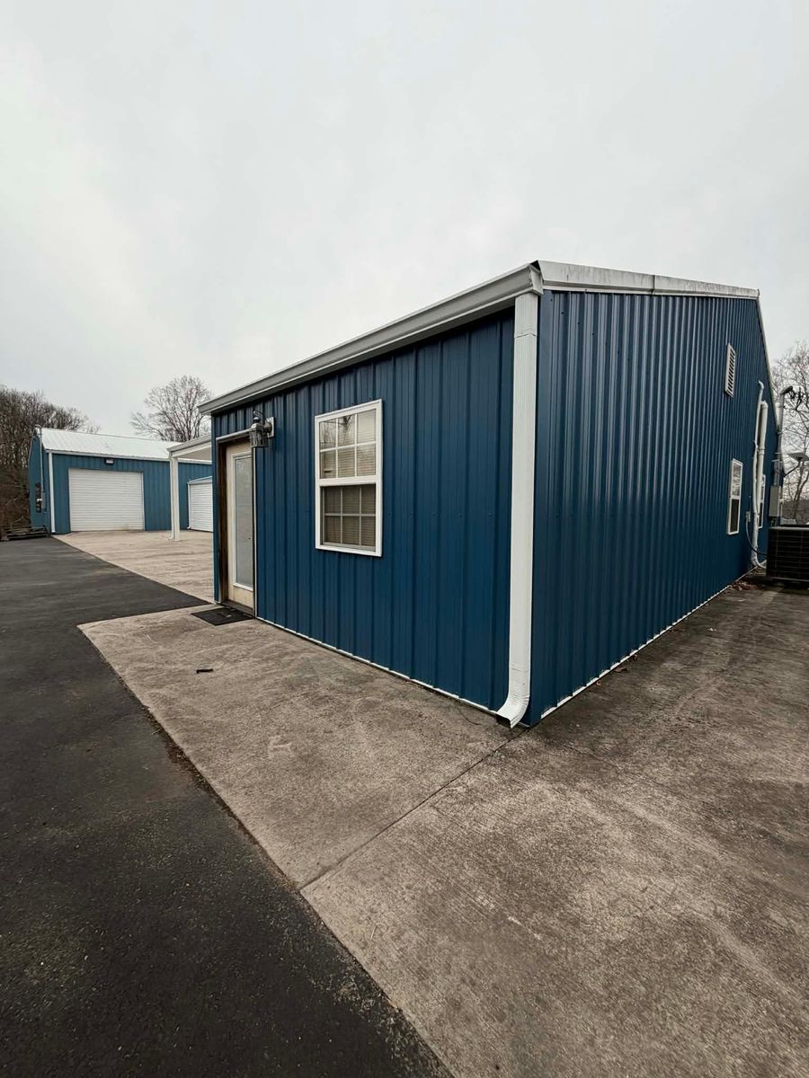 All forms of Siding metal and vynl for KY Gutter Pro & Specialty Roofing Systems in Monticello, KY