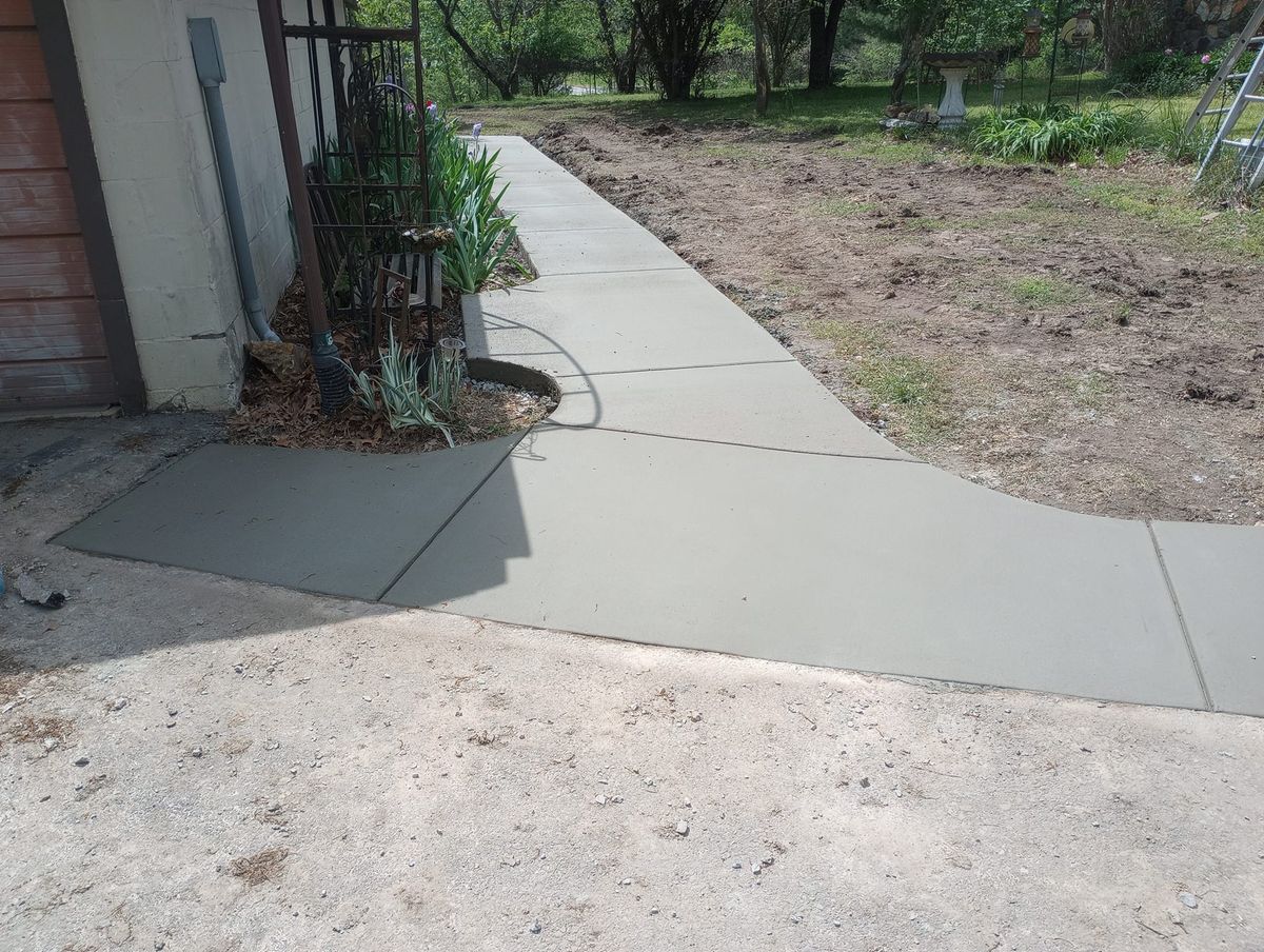 Sidewalk Installation for Dream Team Concrete in Clarkville, TN