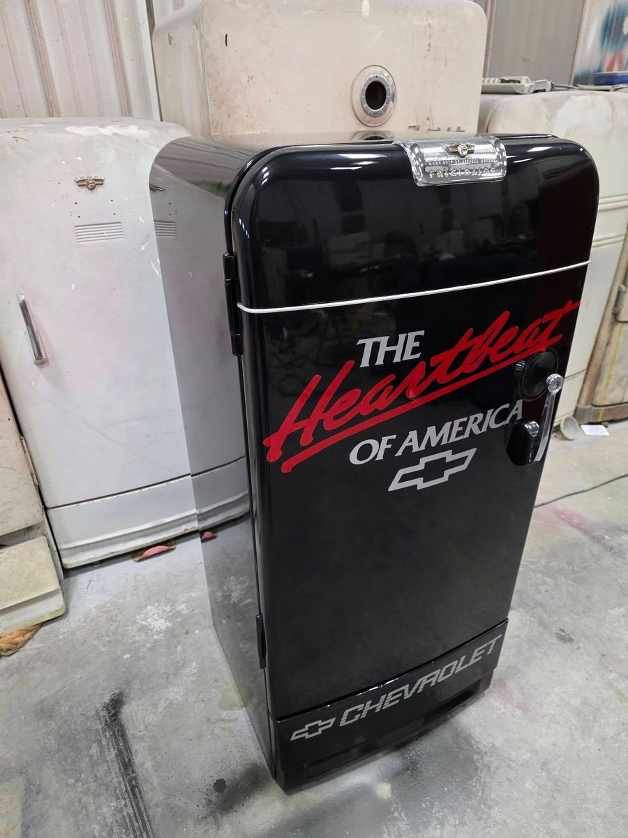 Vintage refrigerator restoration for Wessels Custom Paint & Restoration in Bad Axe, MI