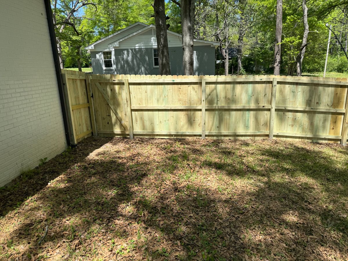 Fence Installation for Pennington Fence Co in Tupelo, MS