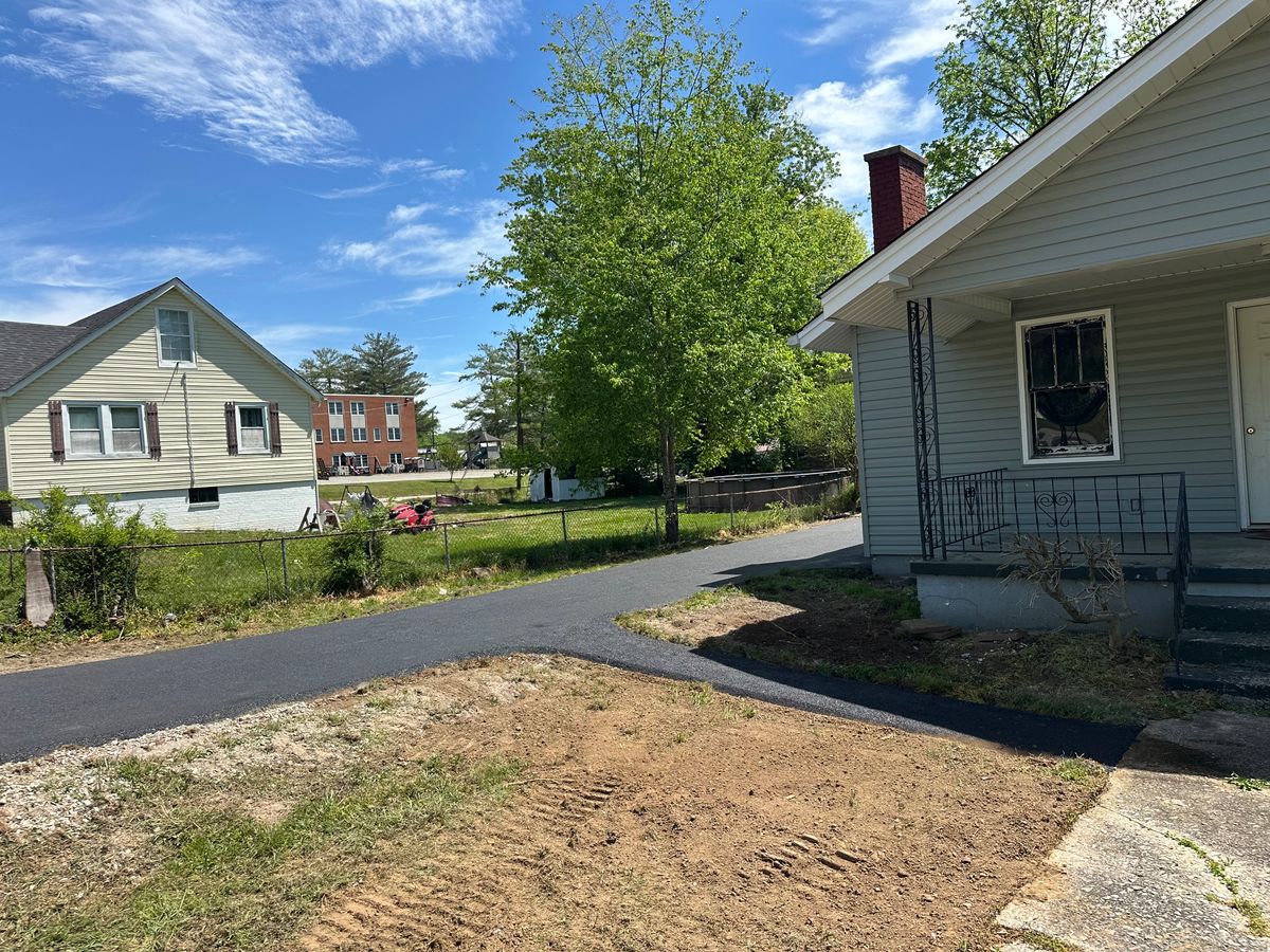Asphalt Paving for Metzler Paving and Sealcoating LLC in Jacksboro, TN