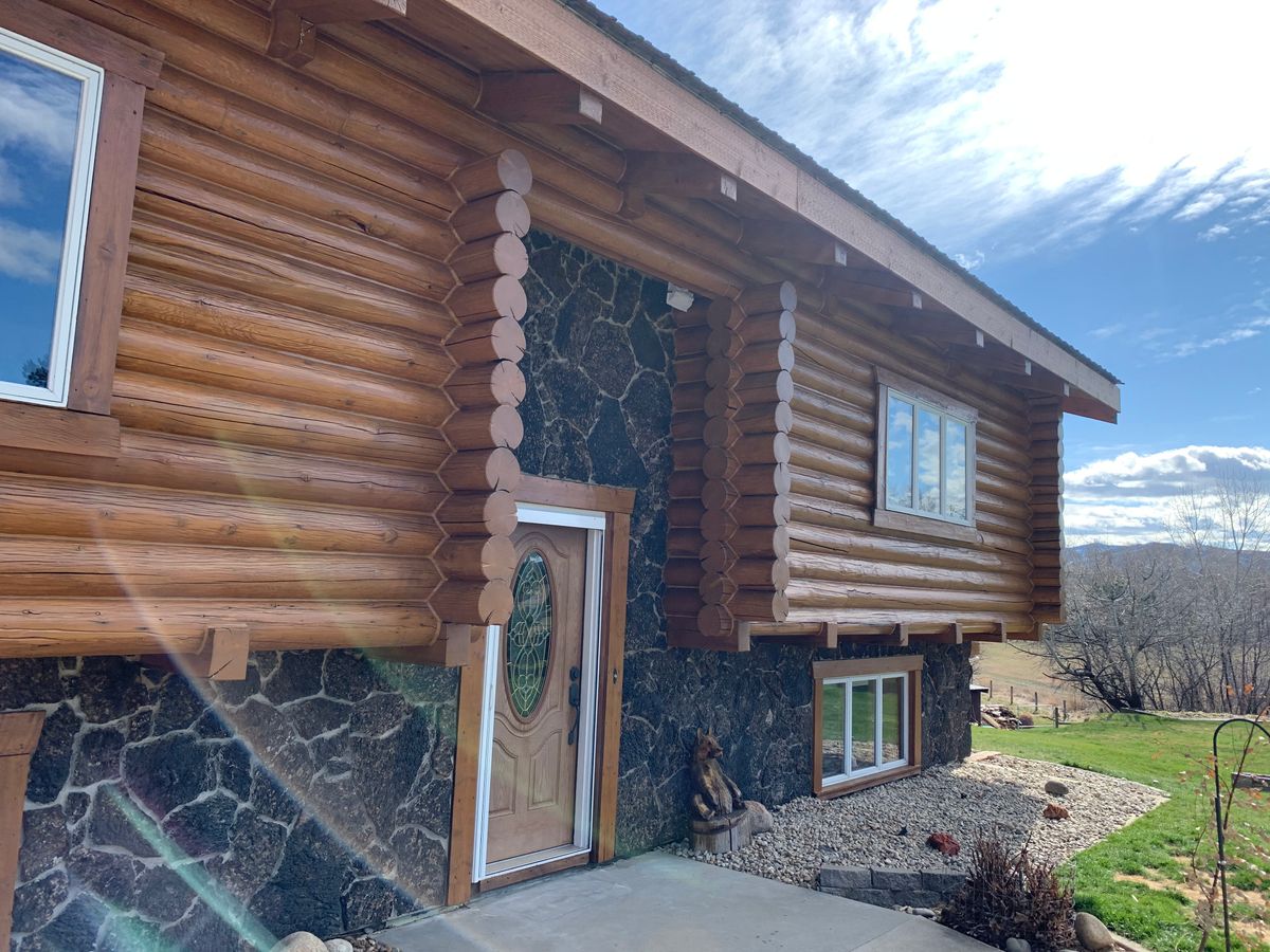 Log Home Staining for True Blue Logworks LLC in Corvallis, MT