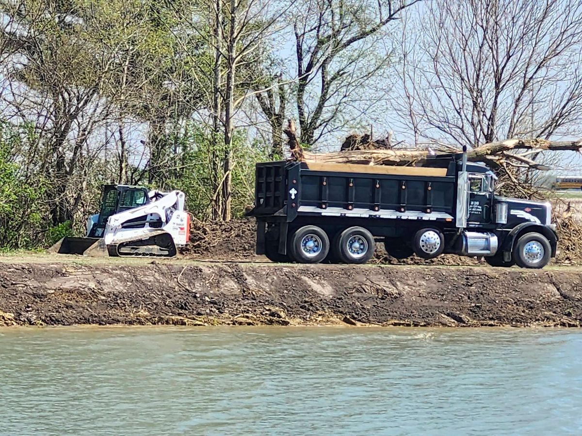 Excavation for BDS Trucking & Excavating in Litchfield, IL