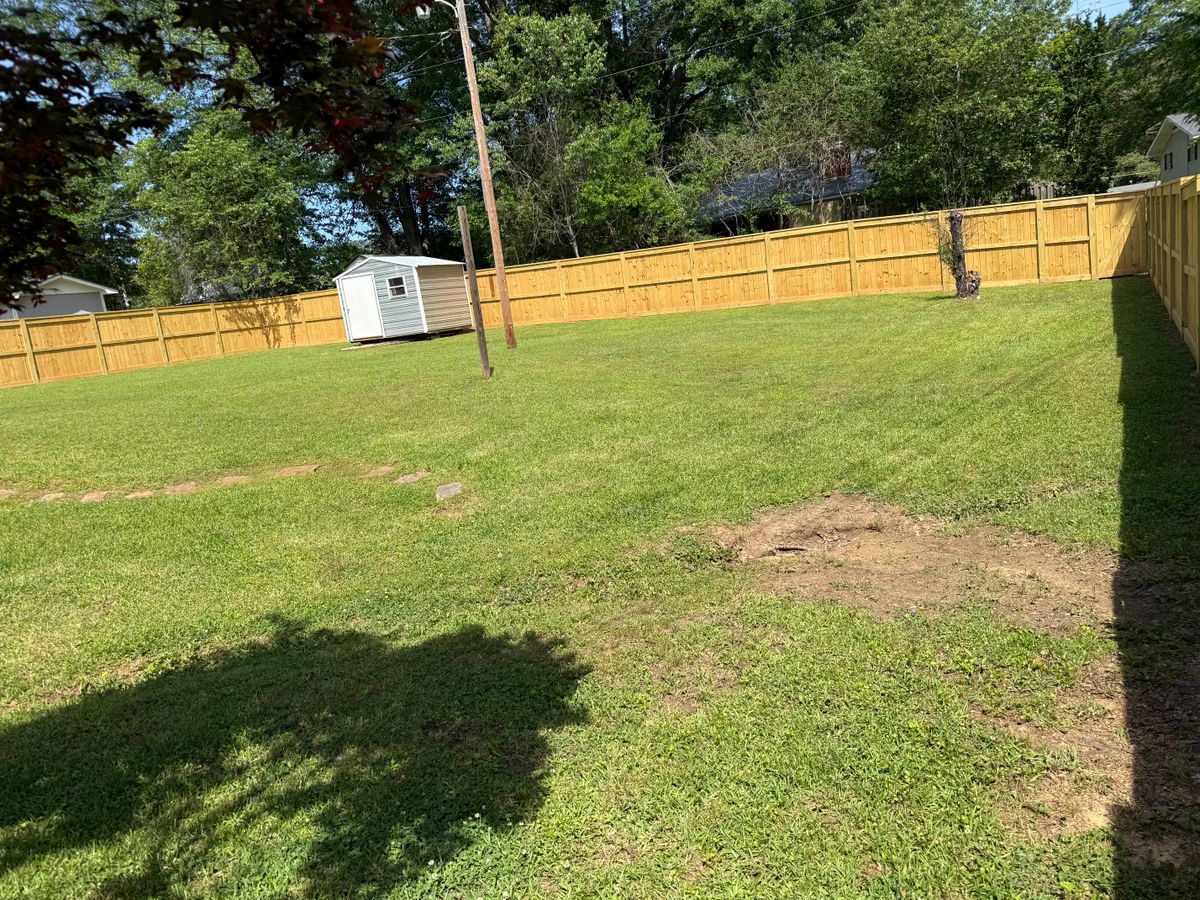 Fence Installation for Pennington Fence Co in Tupelo, MS