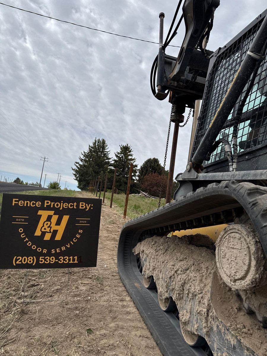 Chain Link Fence  for T&H Outdoor Services in Twin Falls, ID