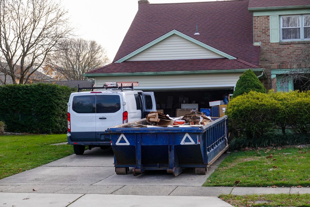 Construction Debris Removal for In and Out Hauling in Lawrenceville, GA