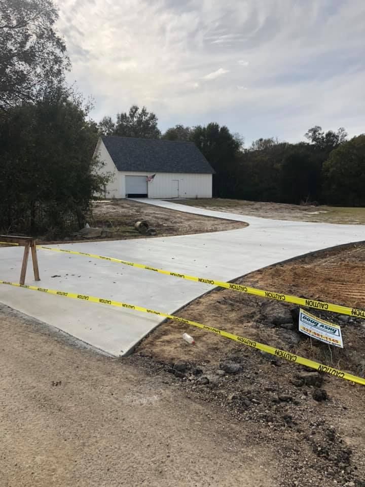 Driveways Construction  for 4L Concrete Solutions LLC in Bryan-College Station, TX