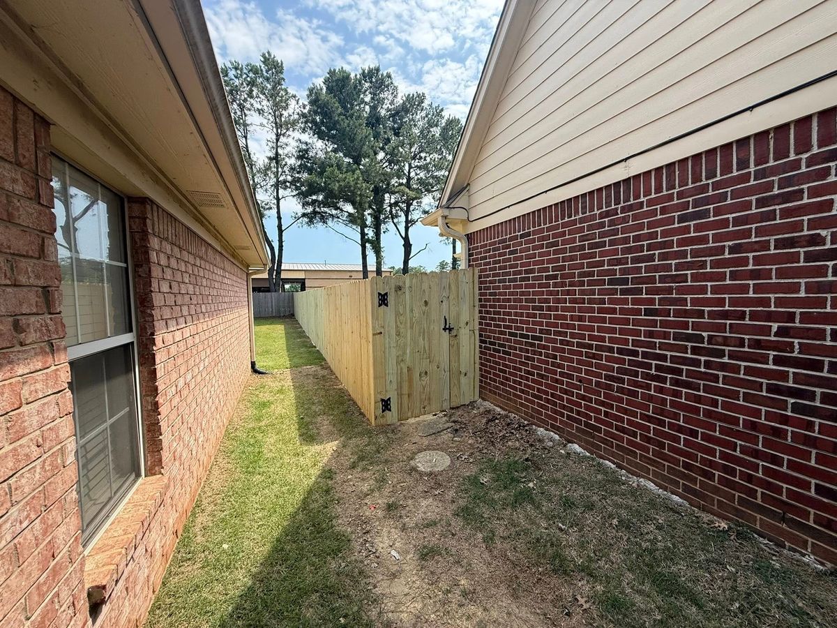 Fence Installation for Frontline Fencing LLC in Hernando, MS