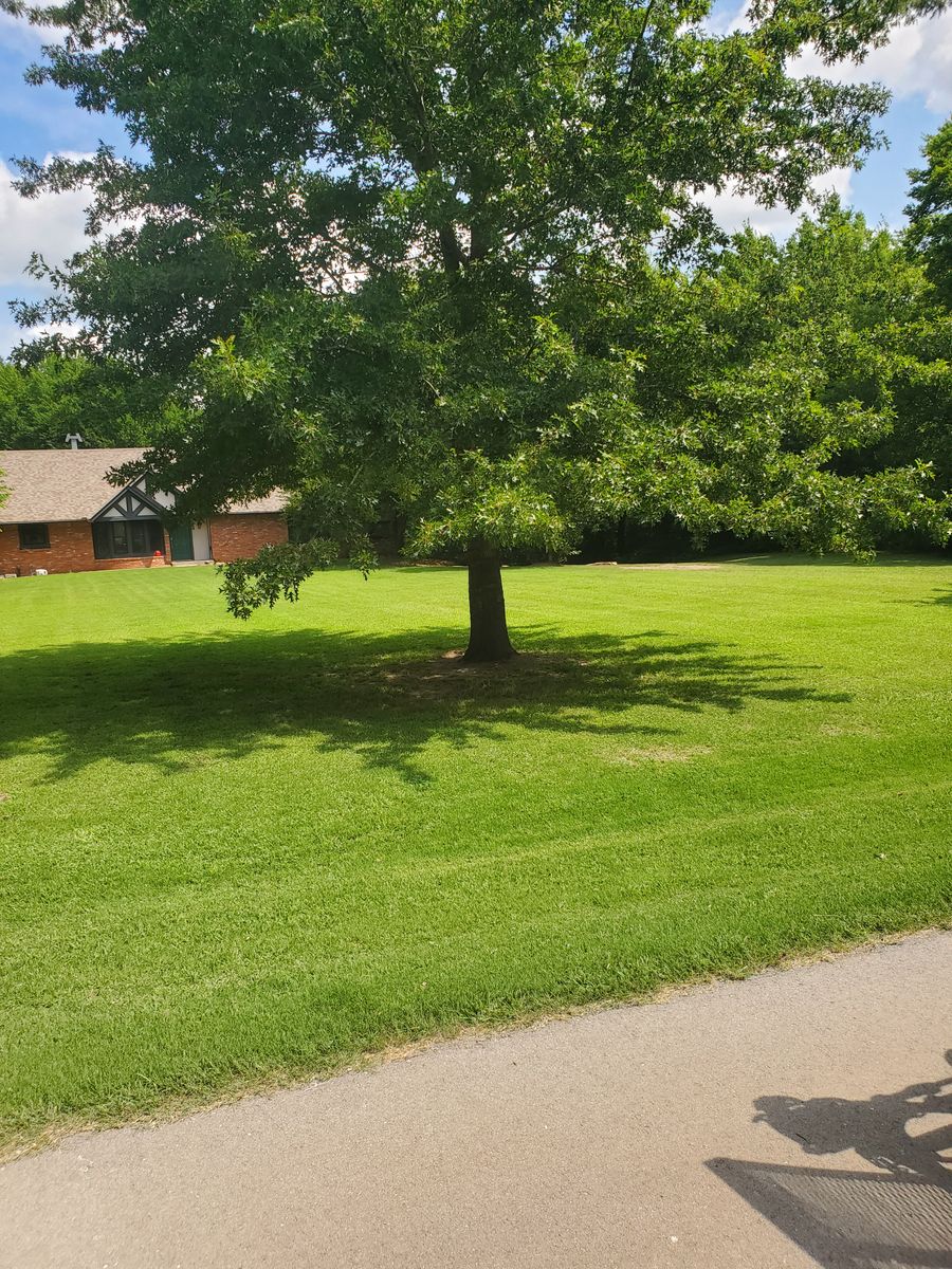 Lawn Maintenance for R&M Lawn Services in Tulsa, OK