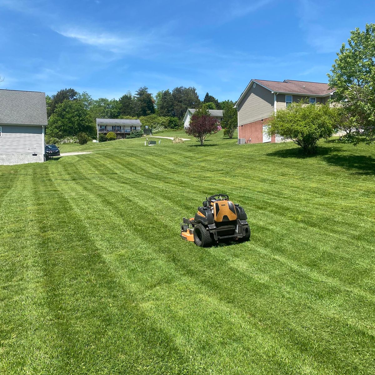 Lawn Maintenance for Leal’s Lawn Service in Dayton, TN