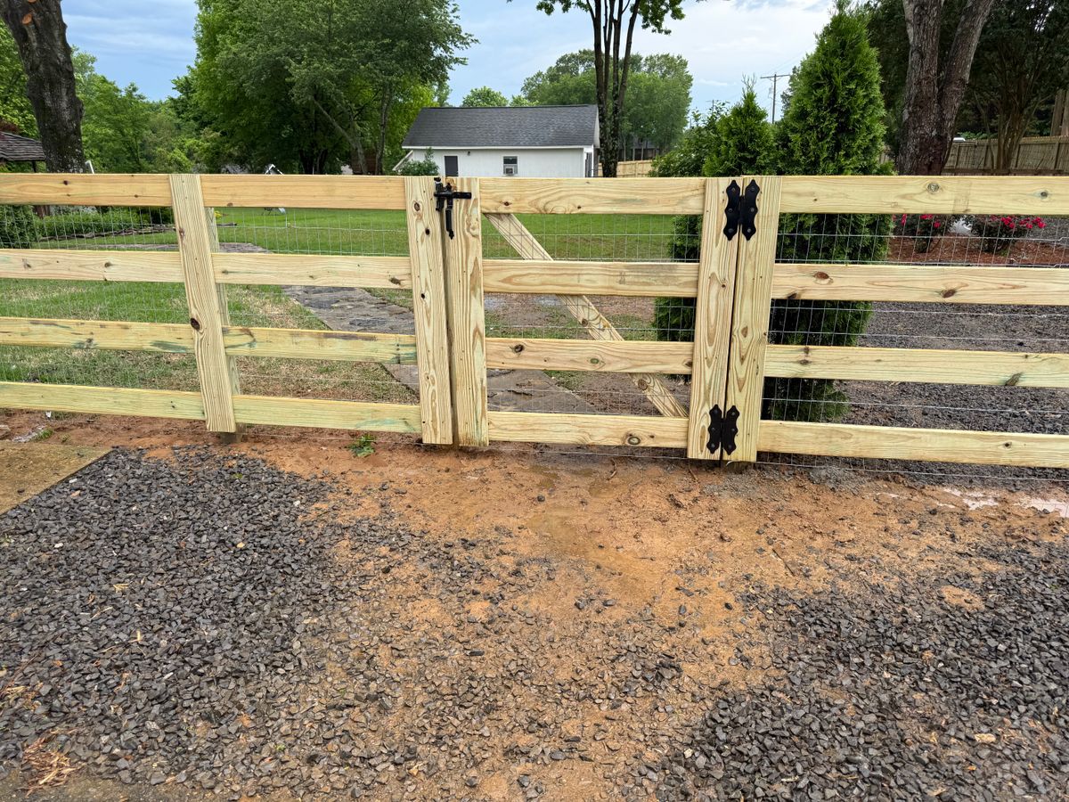 Fence Installation for Manning Fence, LLC in Hernando, MS