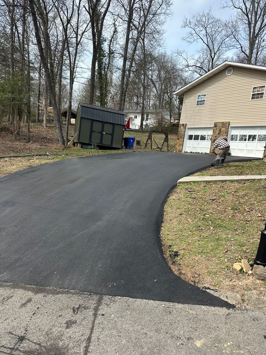 Asphalt Seal Coating for Metzler Paving and Sealcoating LLC in Jacksboro, TN