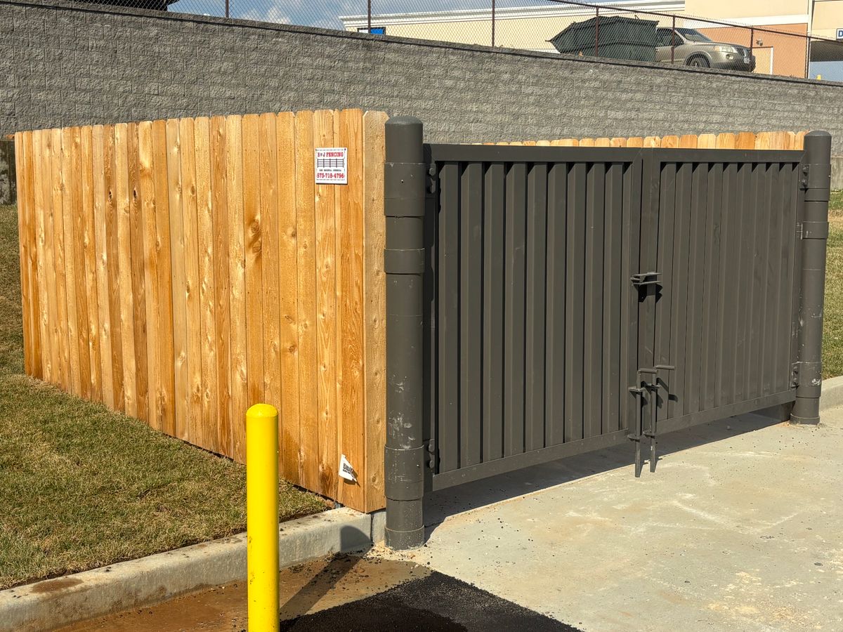 Gate Installation And Repair for B&J Fencing in Harviell, MO