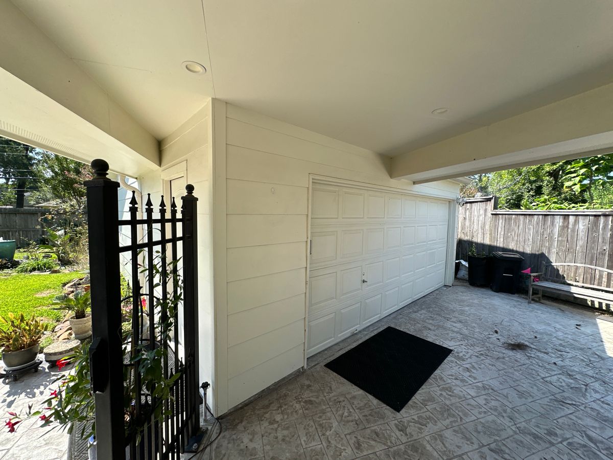 Driveway & Sidewalk Cleaning for Power Pressure Wash in Houston, TX