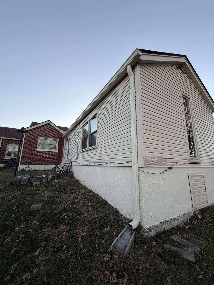 All forms of Siding metal and vynl for KY Gutter Pro & Specialty Roofing Systems in Monticello, KY