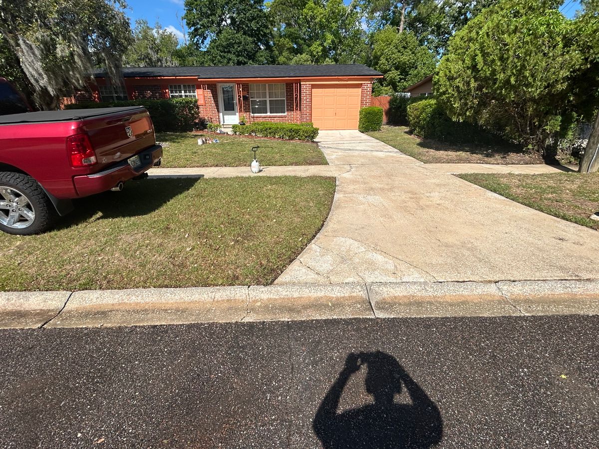 Driveway and Sidewalk Cleaning for Project Masters Group in Tampa, FL