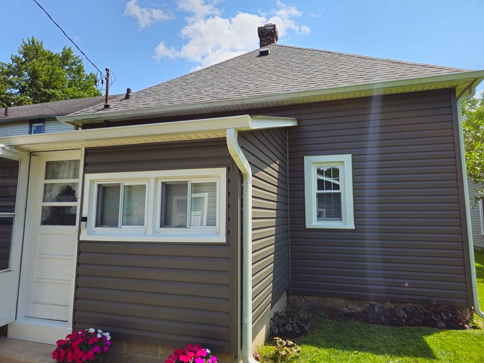 Vinyl Siding Install for Richards Roofing & Construction in Logansport, IN