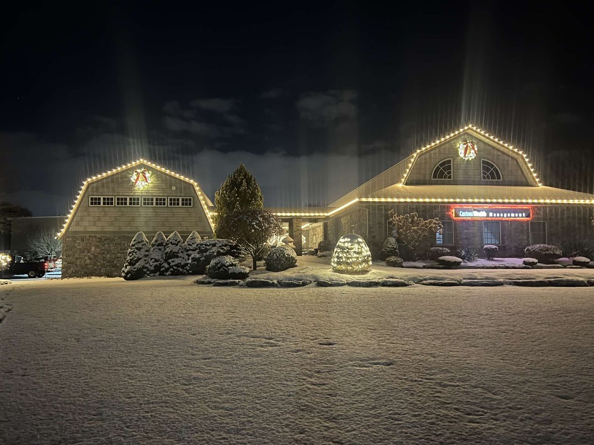 Holiday Lighting for Puleo Landscape LLC in Canastota , NY