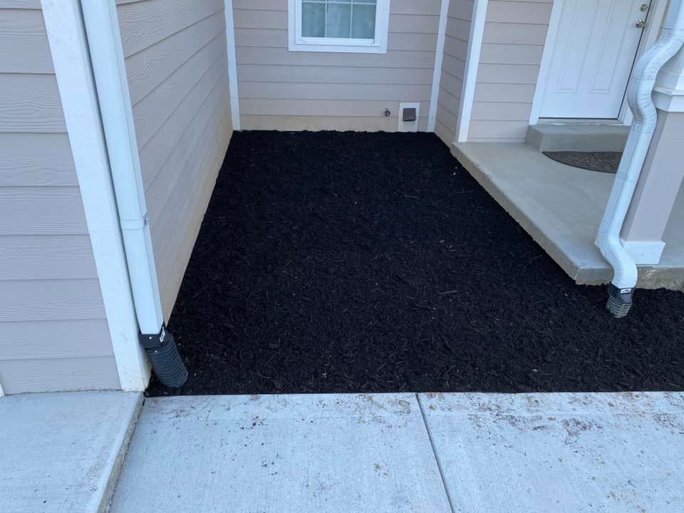 Mulch Installation for Pro Lawn and Landscape in White Bluff, TN