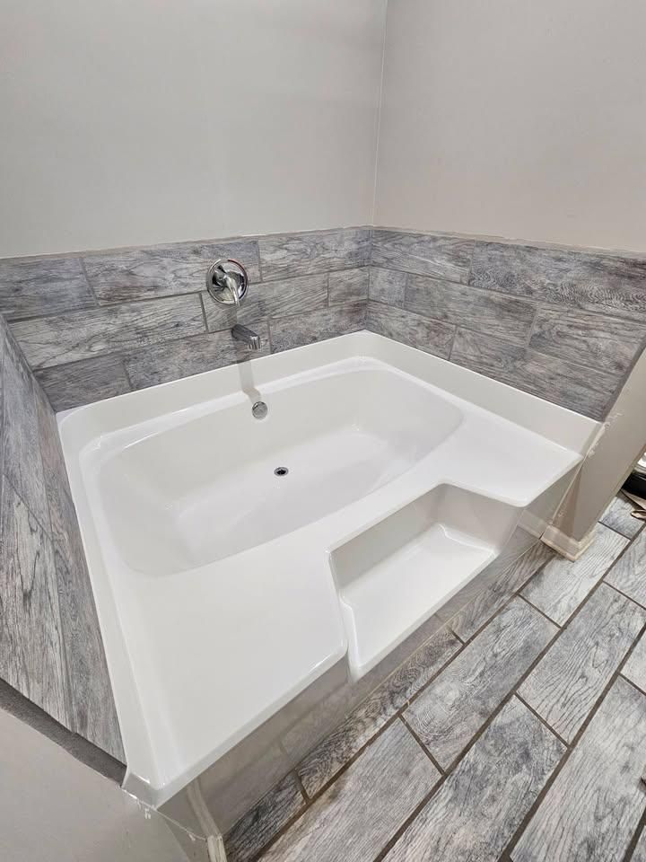 Tub Reglazing for Tub Life Resurfacing in Adairsville, GA
