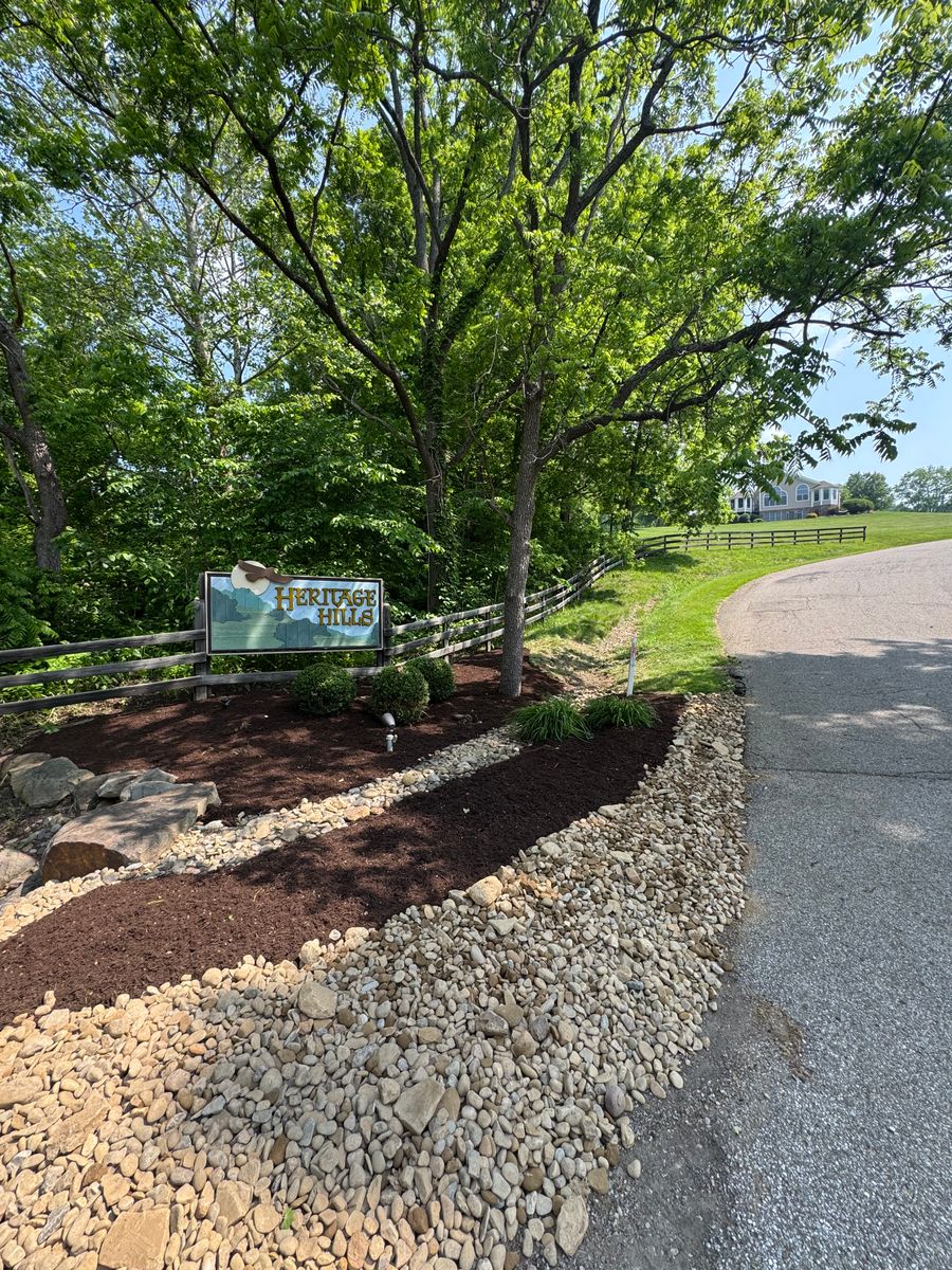 Mulch Installation for Buckeye Lawns & Landscaping LLC in Millersburg, OH