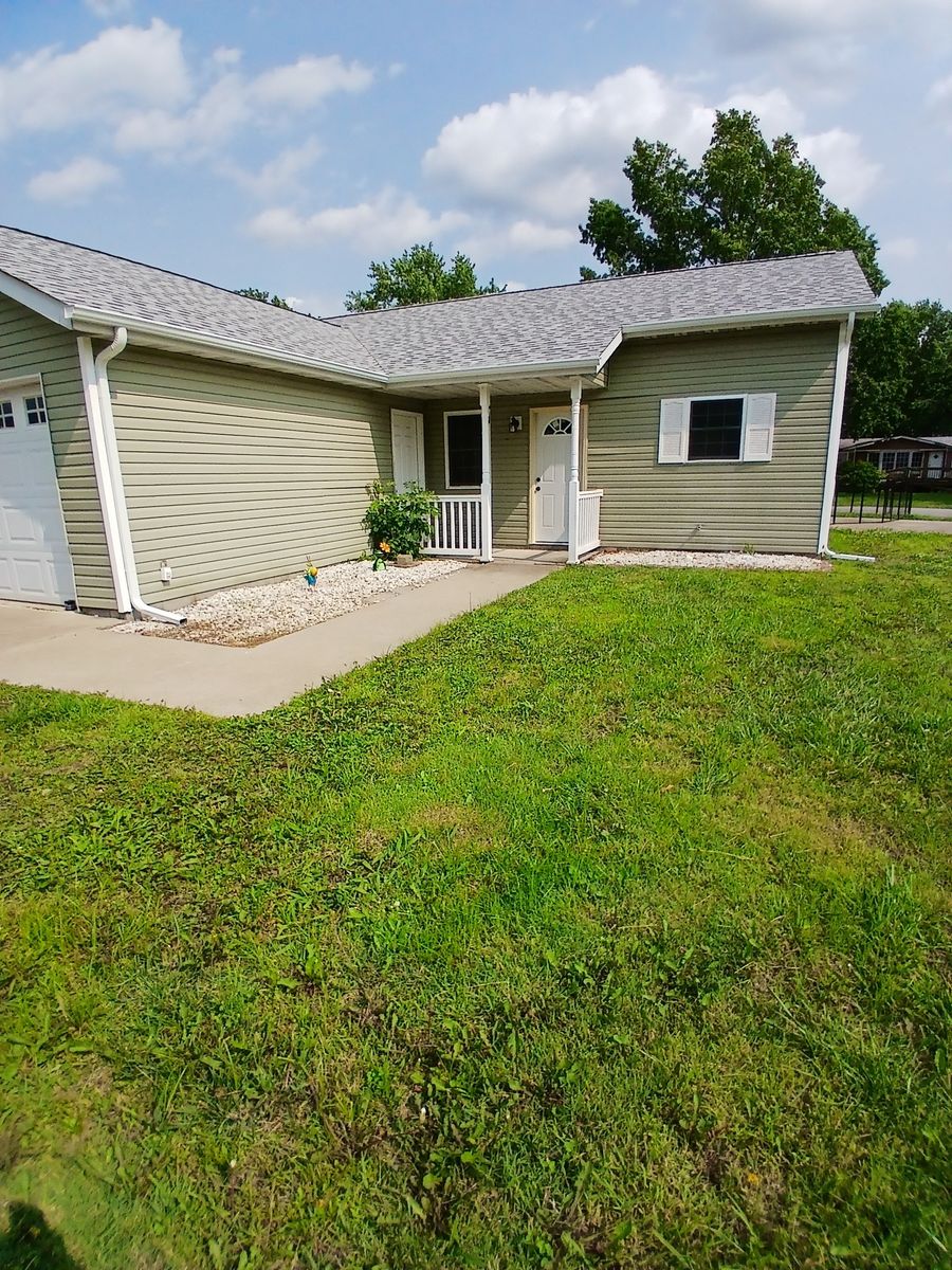 Handyman and emergency service repairs for Dead Tree General Contracting in Carbondale, Illinois