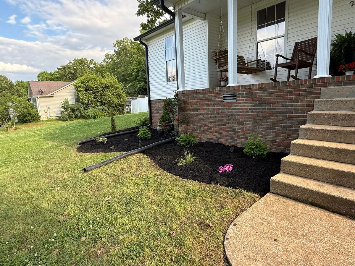 Mulch Installation for Gonzales Lawn & Landscapes in Lawrenceburg, TN