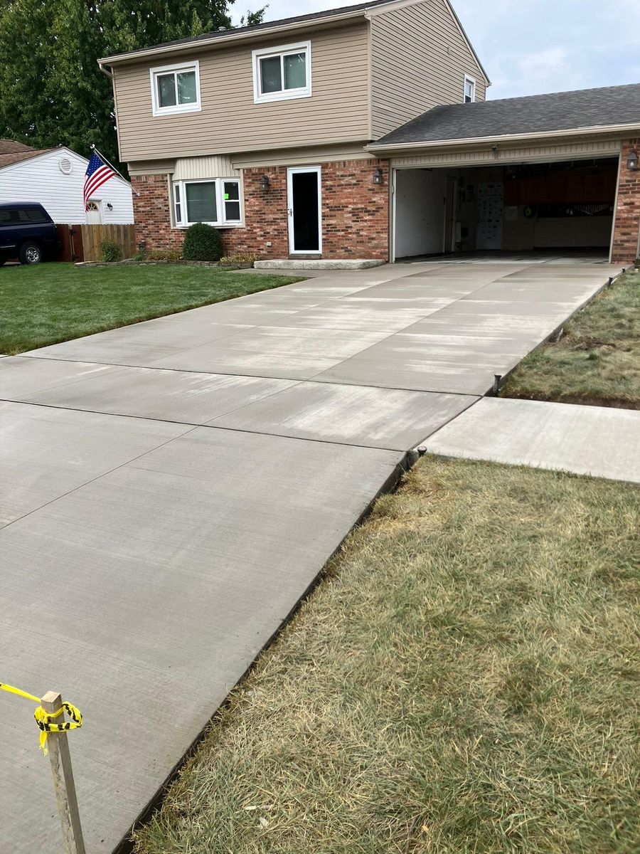 Driveways Construction  for D.R. Concrete  in Lincoln Park, MI