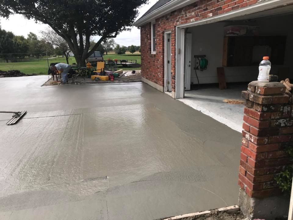 Concrete for Crump Construction & Roofing, LLC  in Urich,  MO