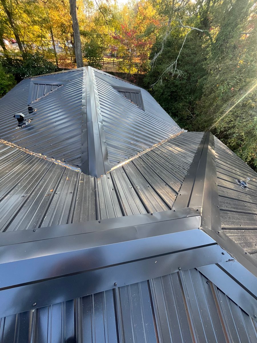Metal Roofing for Roofing By Eubanks Home Improvements in Bethune, SC