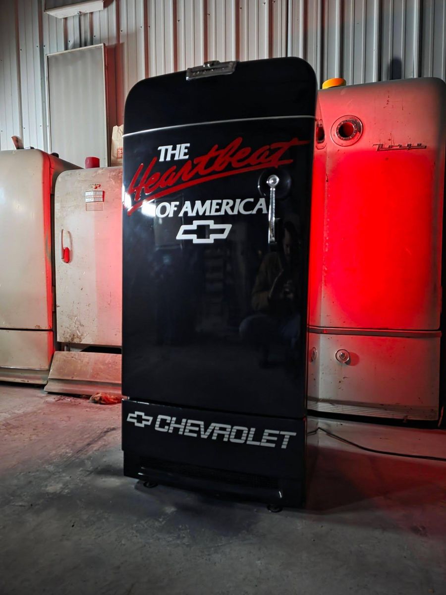 Vintage refrigerator restoration for Wessels Custom Paint & Restoration in Bad Axe, MI