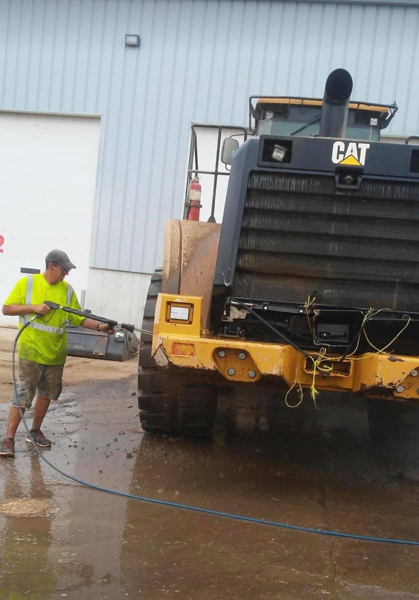 Heavy Equipment Cleaning for Deep South Exterior Cleaning in Moultrie, Georgia