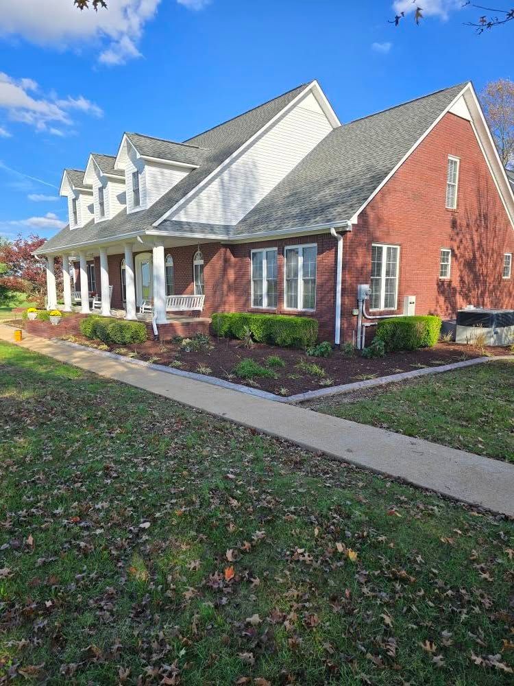 Lawn Maintenance for Dustins Lawncare and Landscaping in Lawrenceburg, TN