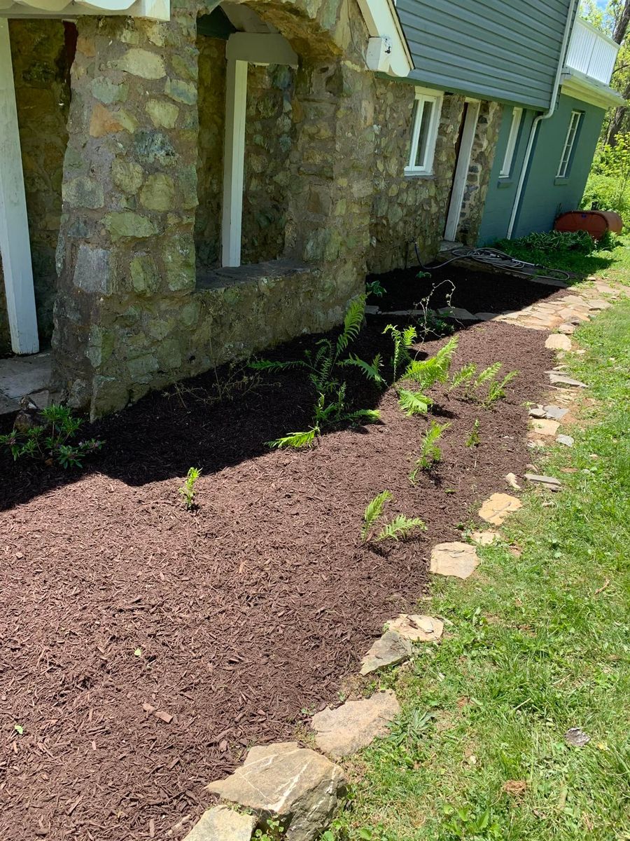 Mulch Installation for Valencia’s Lawncare in Charlottesville, VA